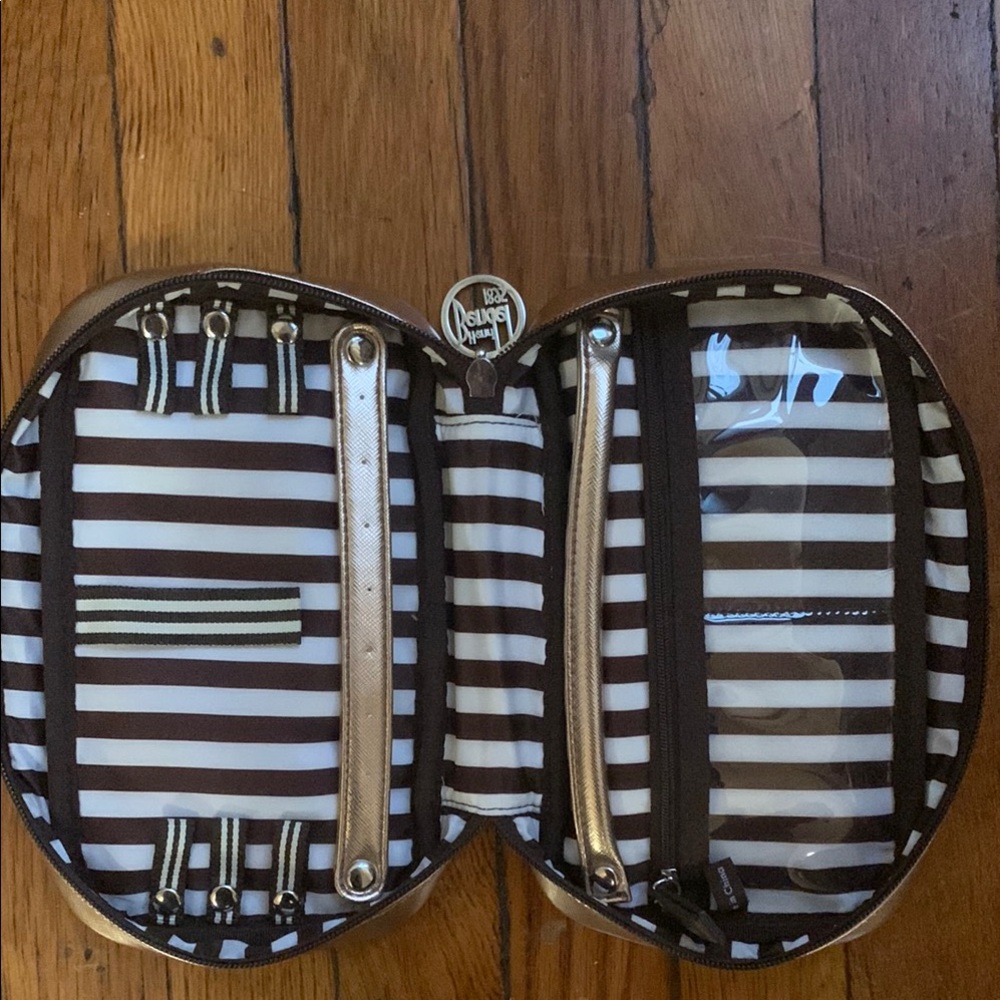 henri bendel travel Jewelry clutch.